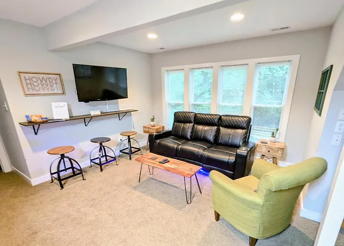 Modern Comforts, Classic Charm: Neighborhood Gem