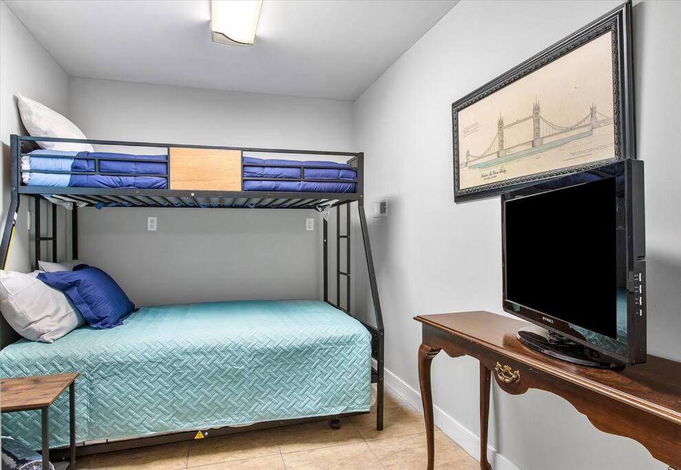 Modern Comforts, Classic Charm: Neighborhood Gem * Richmond